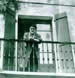 Pío Baroja en el balcón de Itzea
